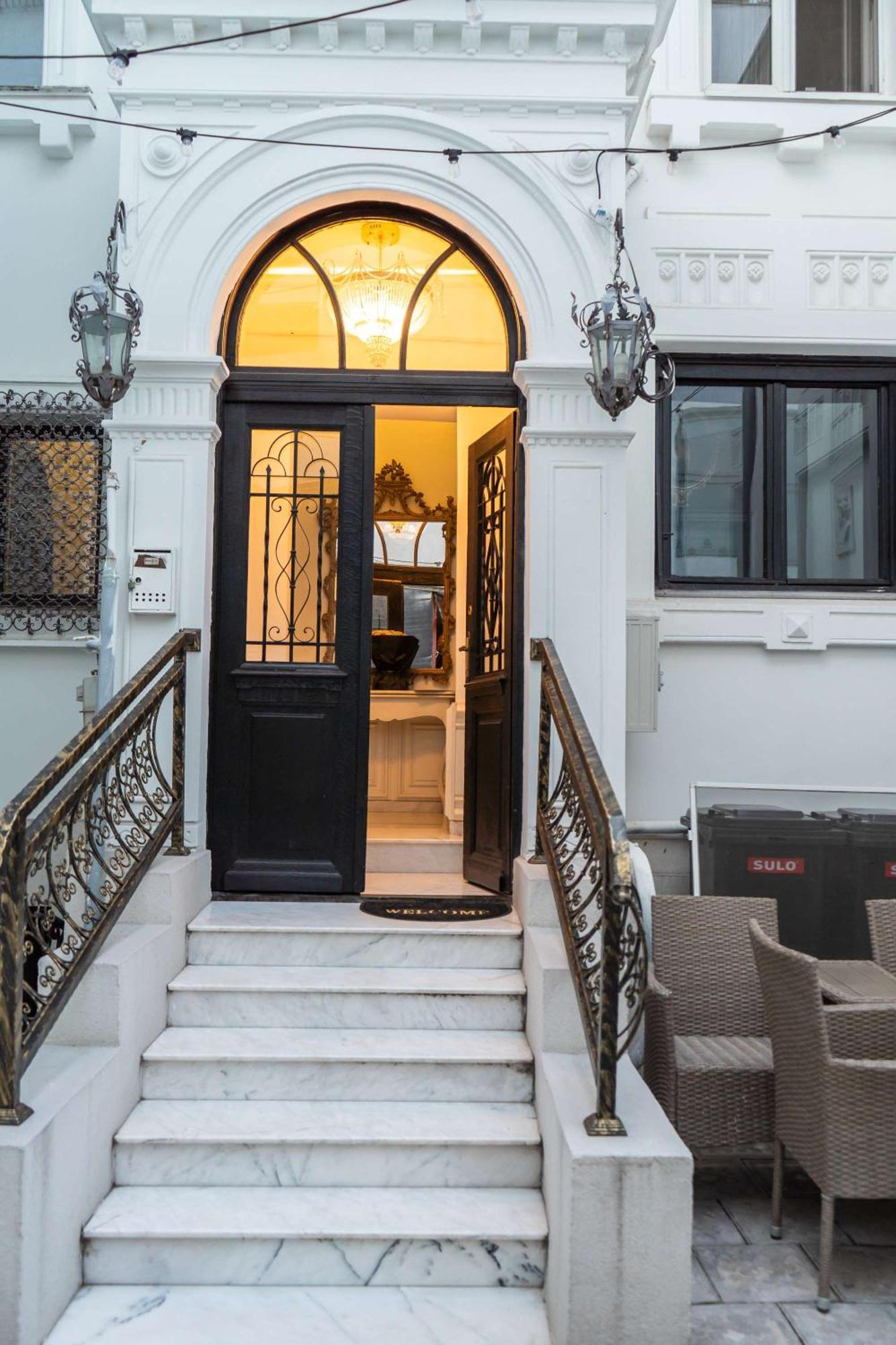 Conacul Coroanei Luxury Boutique Hotel Bukarest Exteriör bild