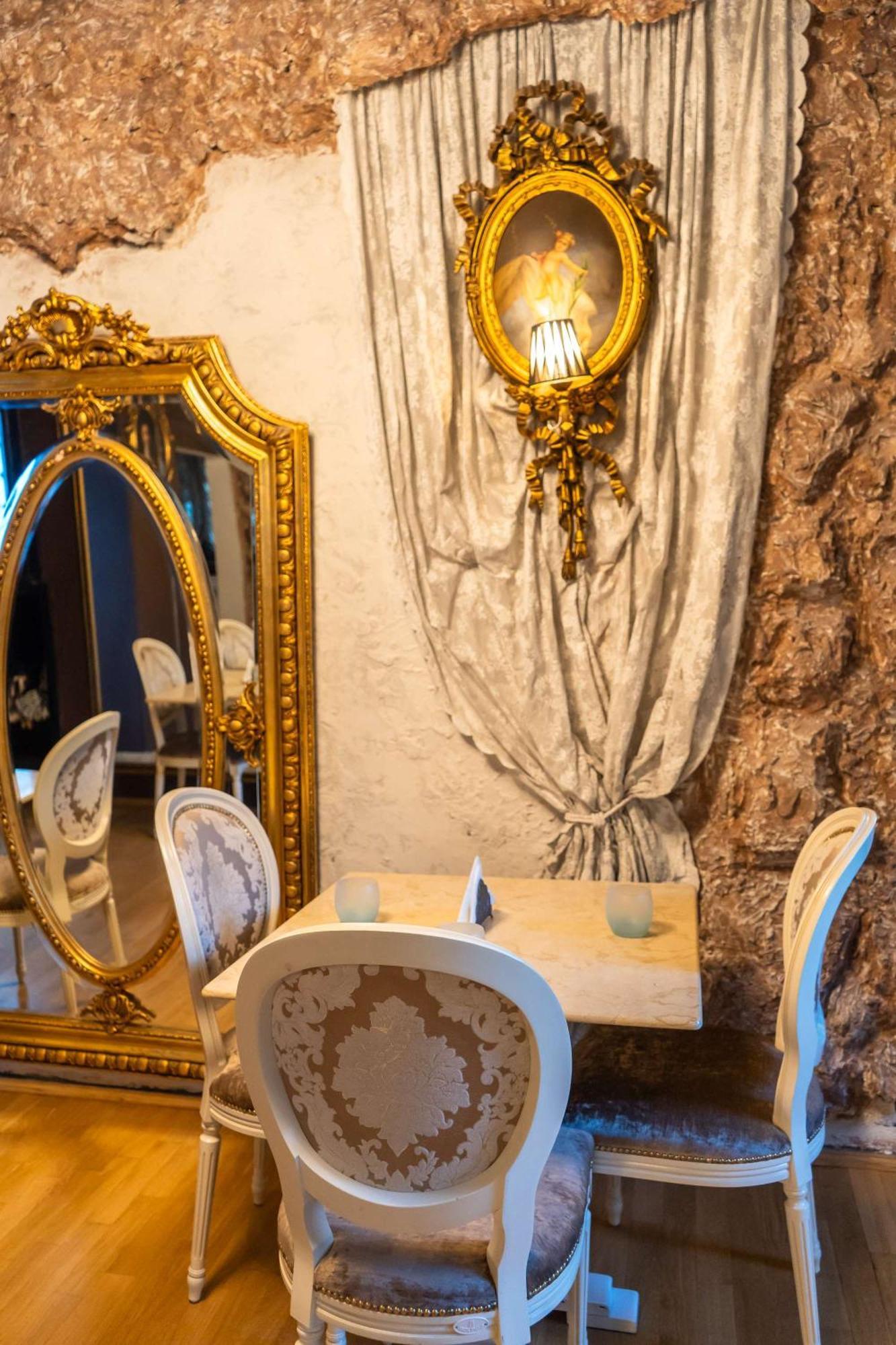 Conacul Coroanei Luxury Boutique Hotel Bukarest Exteriör bild